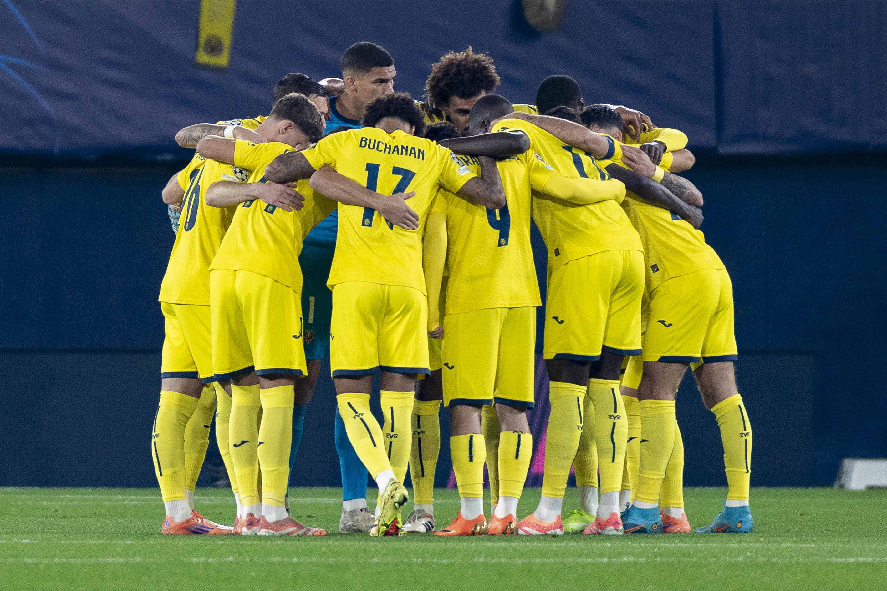 九游APP下载关于阿贾克斯训练开放日，清晨战术微调引欢呼，欧冠在即，细节决定成败的信息