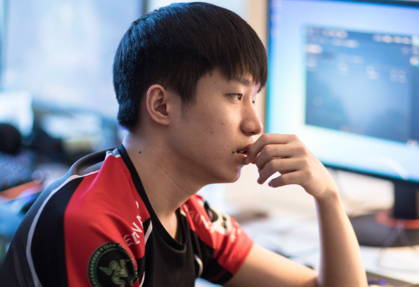 九游游戏浓眉哥在RNG比赛中出色防守芝加哥公牛复出首秀备战全明星赛，现场解说直呼：萨克拉门托国王窗口期调整名单的简单介绍